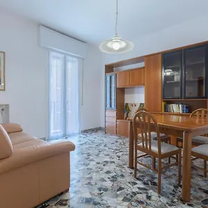 A 500 Mt Dalla Certosa Appartamento